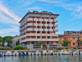  Aparthotel Capitol  Градо